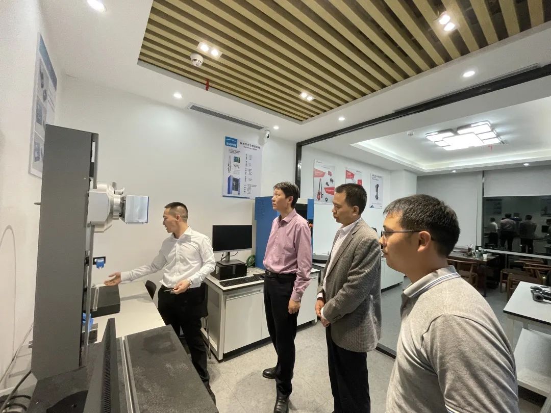 河南理工大學材料科學與工程學院領導蒞臨鴻華科技有限公司指導工作！